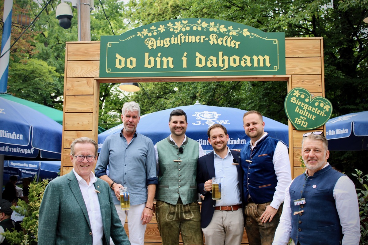Pressefoto vom Lion Feuchtwanger Stammtisch im Augustiner-Keller